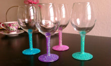 Load image into Gallery viewer, Glitter bottom wine glass